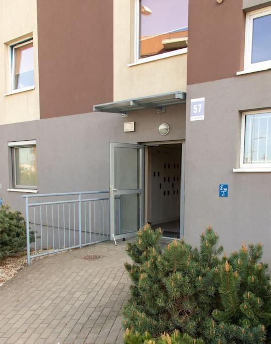 Apartament Mieszkanie Całe W Gdańsku Z Dużym Salonem , Sypialnią , Balkonem I Prywatnym Parkingiem